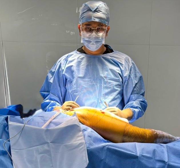 Dr. Fahad M. Shaikh - Knee Surgery OT